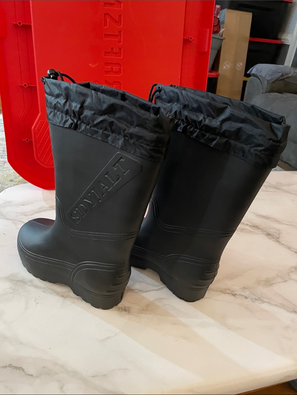 Black faux fur lined boots